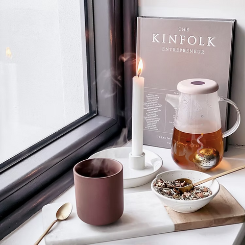 Get the Pong's OHTEAVOR POT is a hand-blown borosilicate glass tea and coffee pot. It features a patent-pending swirling design, a water level indicator, temperature control, and a silicone lid.