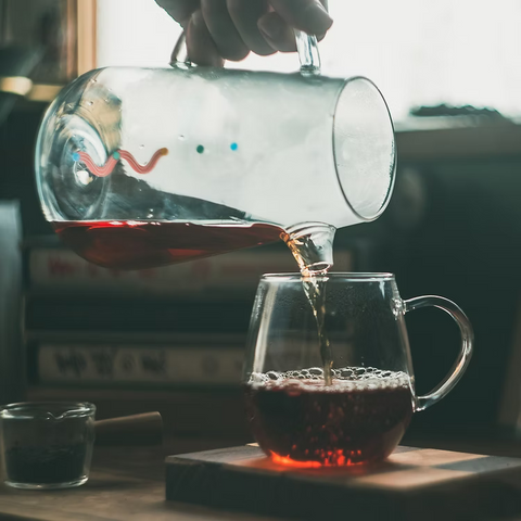 Get the Pong's OHTEAVOR POT is a hand-blown borosilicate glass tea and coffee pot. It features a patent-pending swirling design, a water level indicator, temperature control, and a silicone lid.