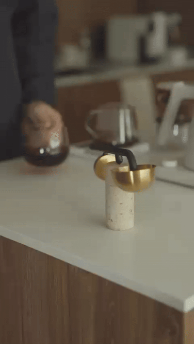 VAAKA marble coffee and tea balance scale by Get the pong, featuring natural marble texture, nylon base, and stainless steel platform.