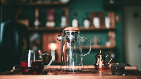 Get the Pong's OH!T POT is a hand-blown borosilicate glass teapot with a magnetic, adjustable tea infuser.