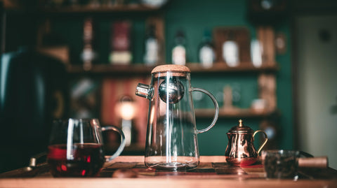Get the Pong's OH!T POT is a hand-blown borosilicate glass teapot with a magnetic, adjustable tea infuser.