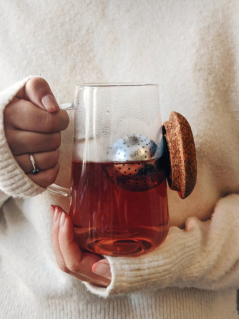 Get the Pong's OH!T CUP is a magnetic tea infuser mug made of hand-blown borosilicate glass. 
