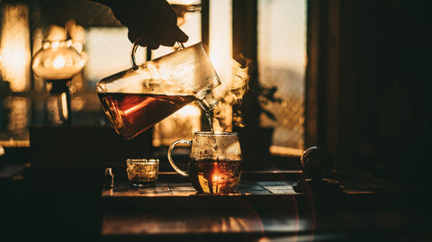 Get the Pong's OH!T POT is a hand-blown borosilicate glass teapot with a magnetic, adjustable tea infuser. 